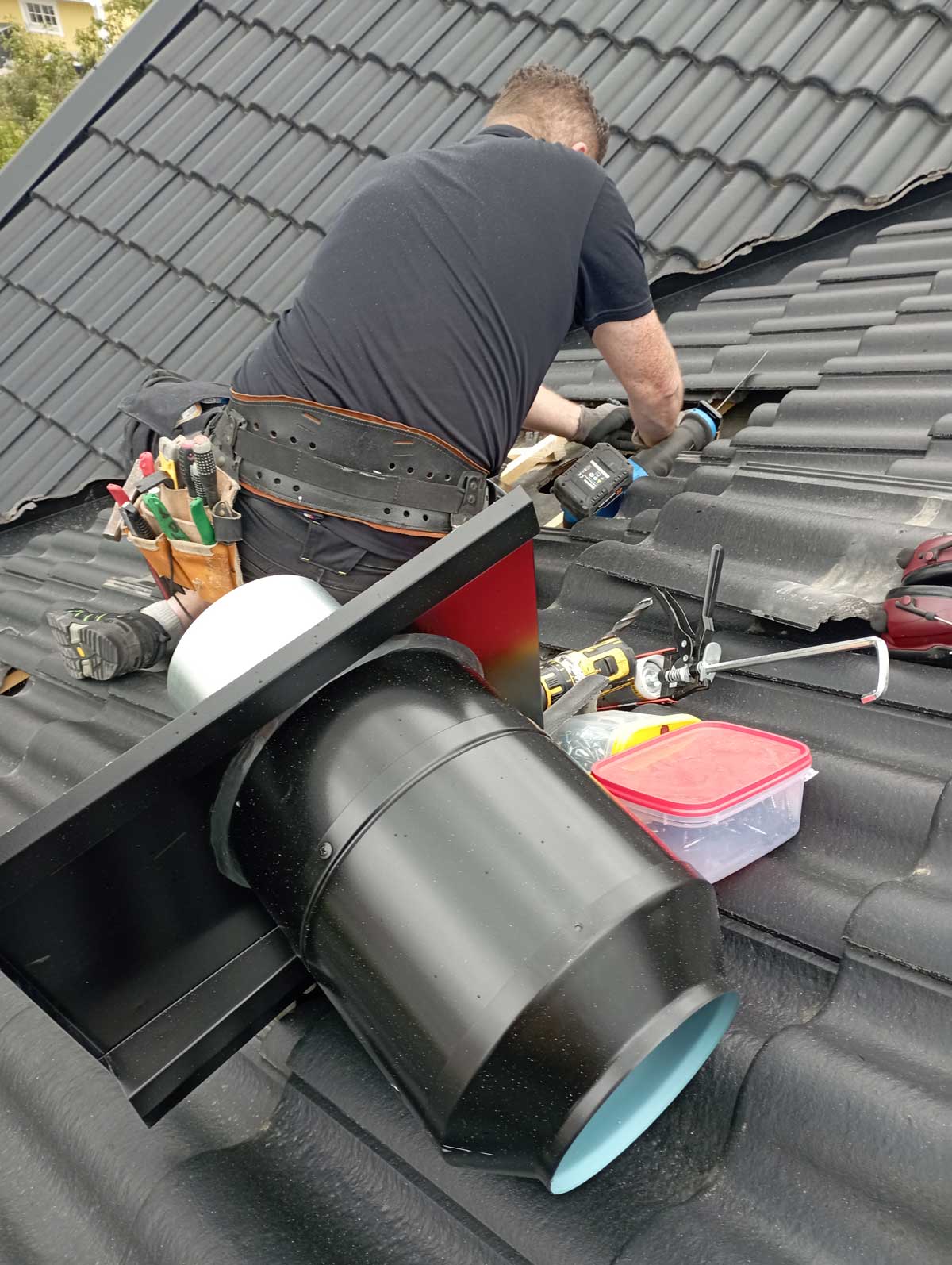 Montage av avluftshuv för FTX-installation